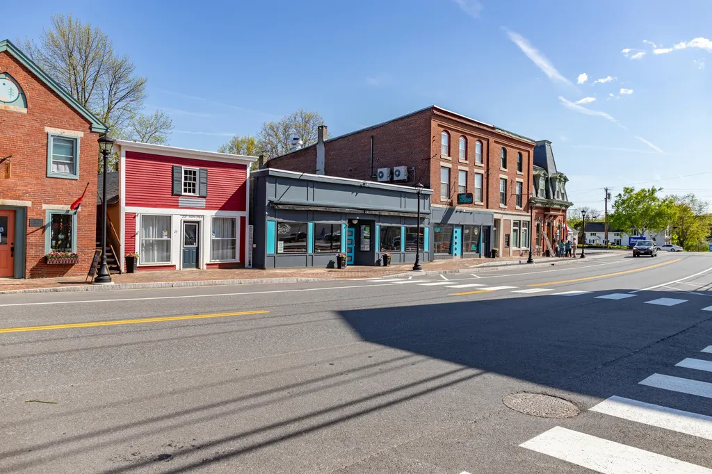 25 And 27 E East Main Street Searsport ME 04974