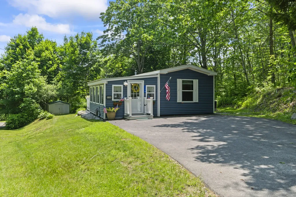 176 Pine Street Waldoboro ME 04572