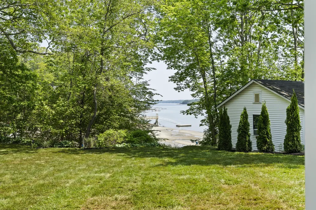 24 Amerescoggin Road Falmouth ME 04105