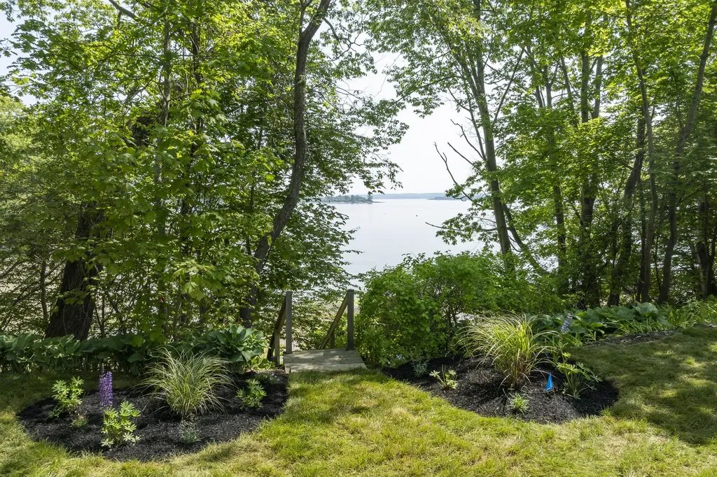 24 Amerescoggin Road Falmouth ME 04105