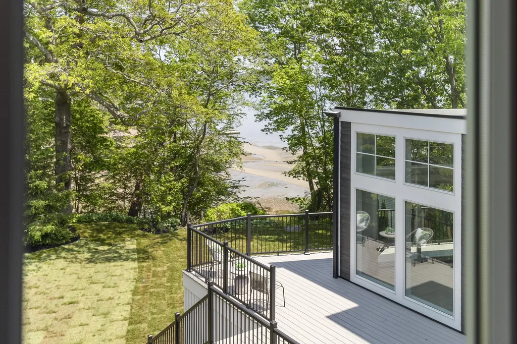24 Amerescoggin Road Falmouth ME 04105