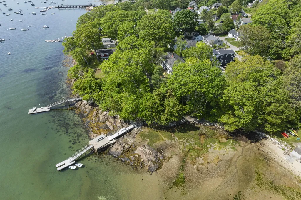 24 Amerescoggin Road Falmouth ME 04105