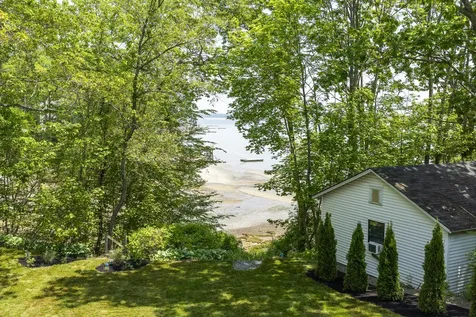 24 Amerescoggin Road Falmouth ME 04105