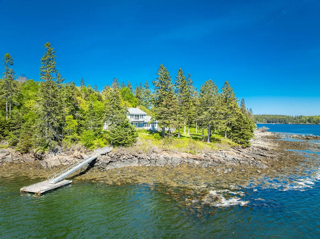 250 Davis Point Road Cushing ME 04563