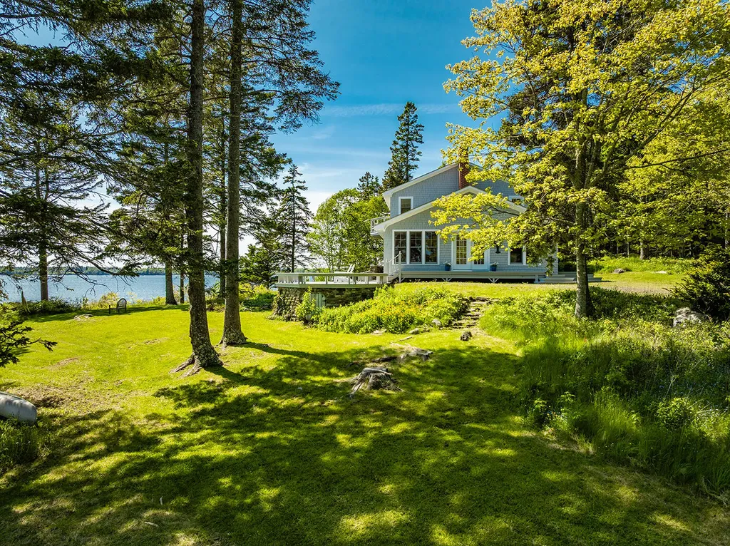 250 Davis Point Road Cushing ME 04563