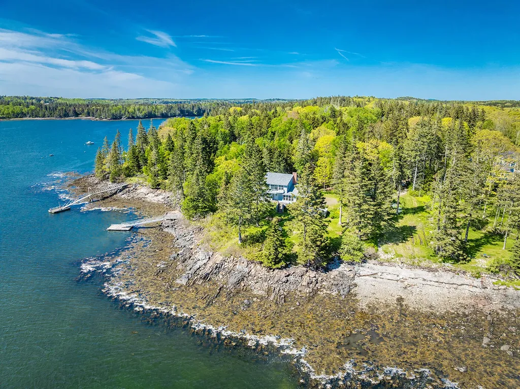 250 Davis Point Road Cushing ME 04563