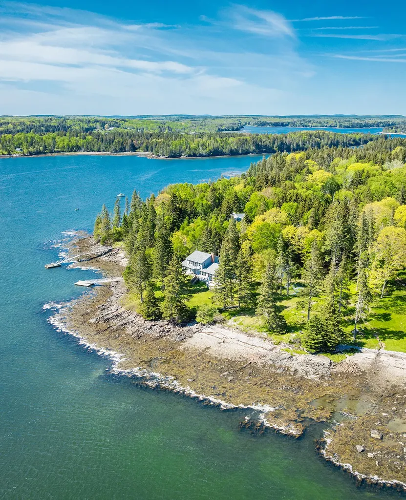 250 Davis Point Road Cushing ME 04563