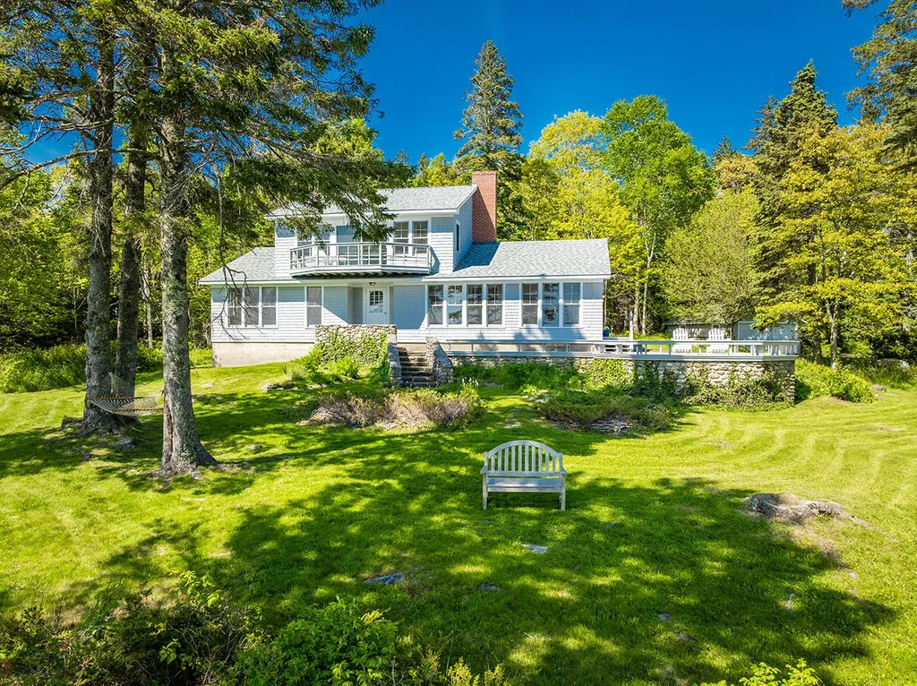 250 Davis Point Road Cushing ME 04563
