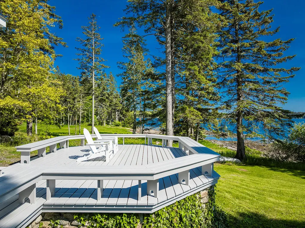 250 Davis Point Road Cushing ME 04563