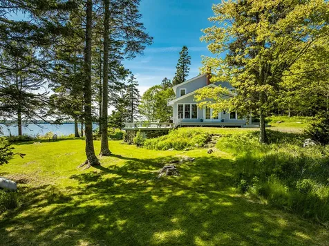 250 Davis Point Road Cushing ME 04563
