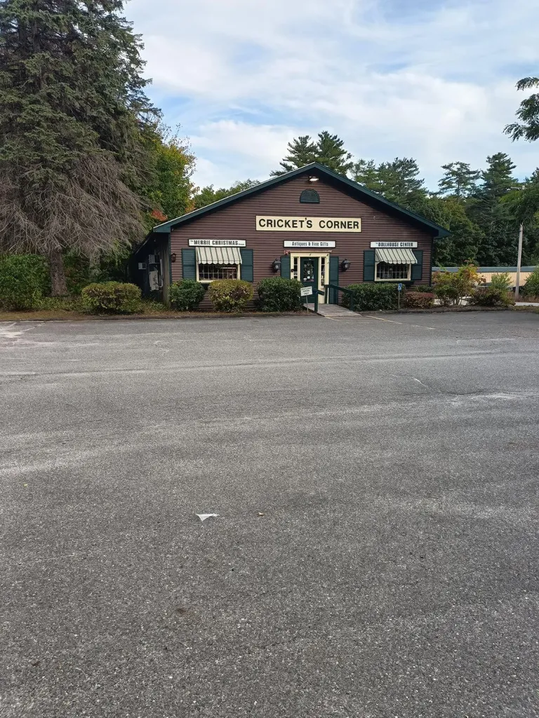 1223 Roosevelt Trail Raymond ME 04071