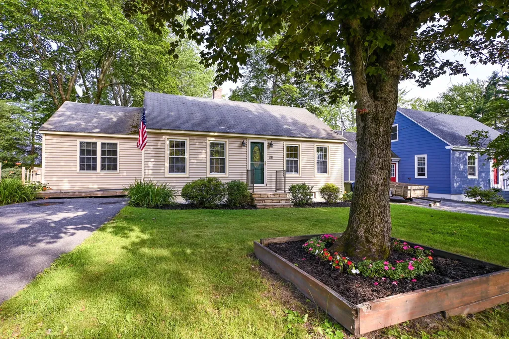 28 Colonial Road Westbrook ME 04092