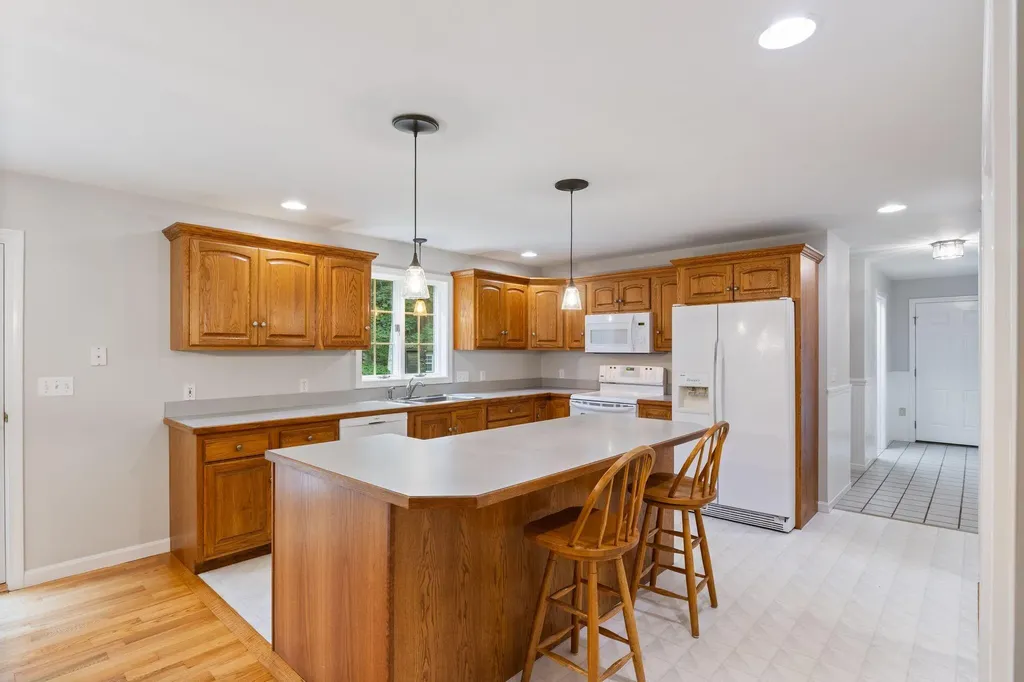 19 Lakeside Drive Falmouth ME 04105