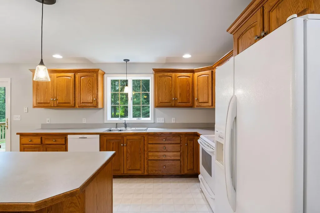 19 Lakeside Drive Falmouth ME 04105