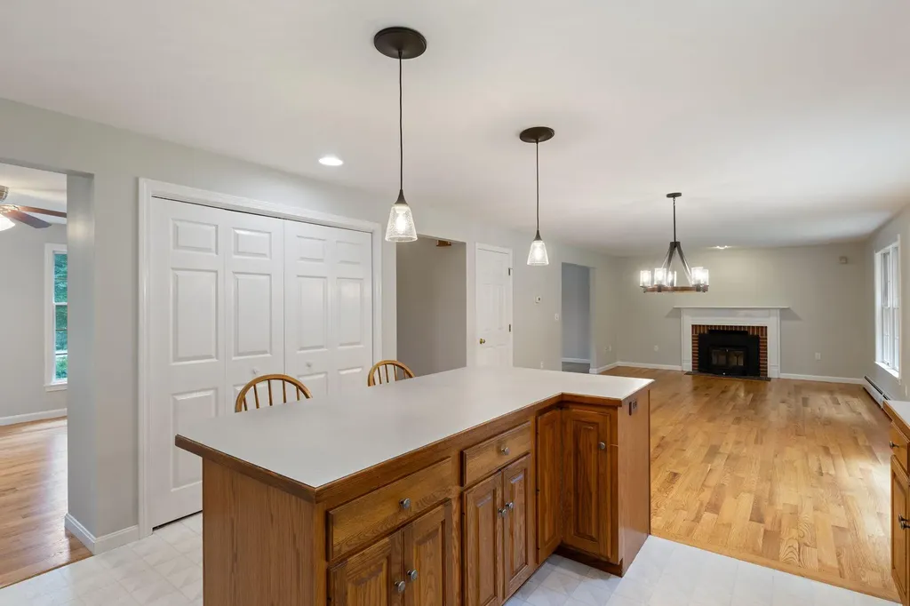 19 Lakeside Drive Falmouth ME 04105