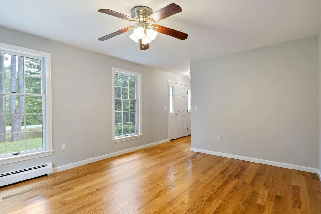 19 Lakeside Drive Falmouth ME 04105