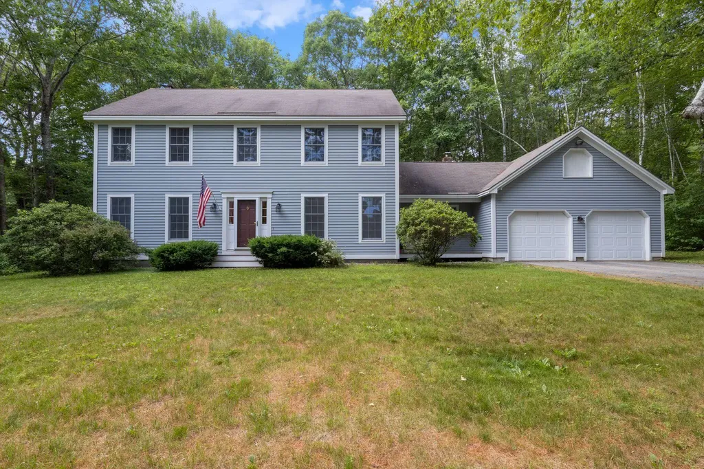 19 Lakeside Drive Falmouth ME 04105