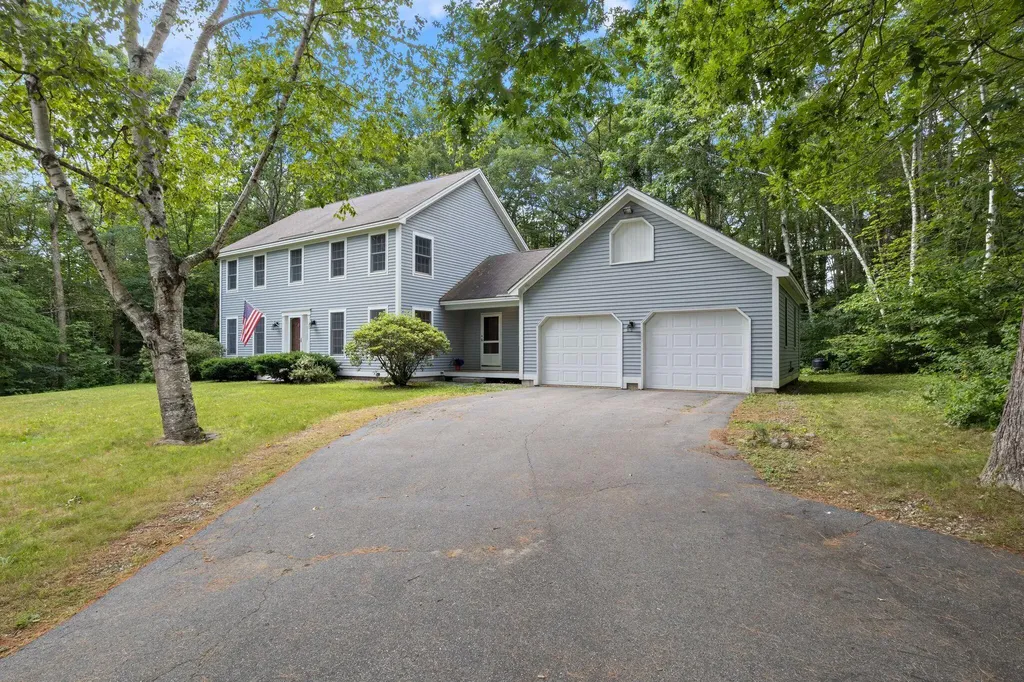 19 Lakeside Drive Falmouth ME 04105