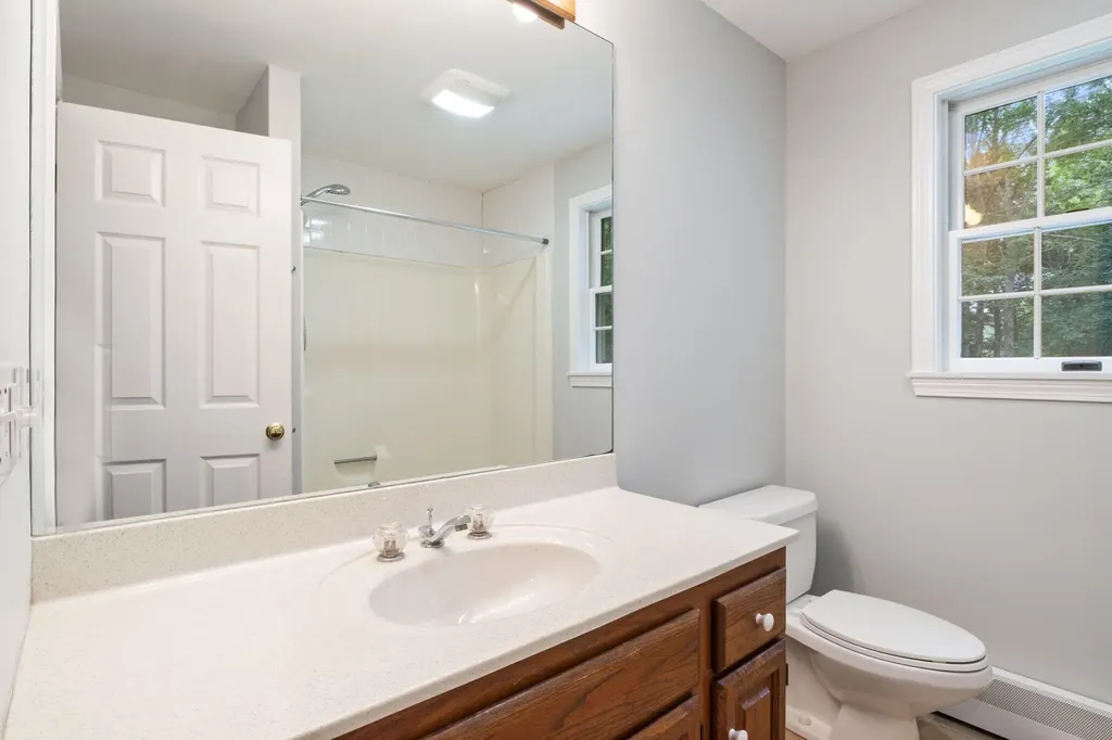 19 Lakeside Drive Falmouth ME 04105