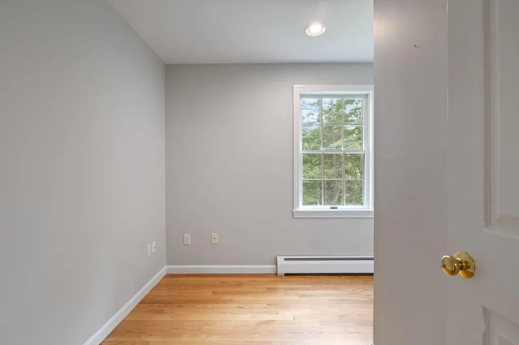 19 Lakeside Drive Falmouth ME 04105