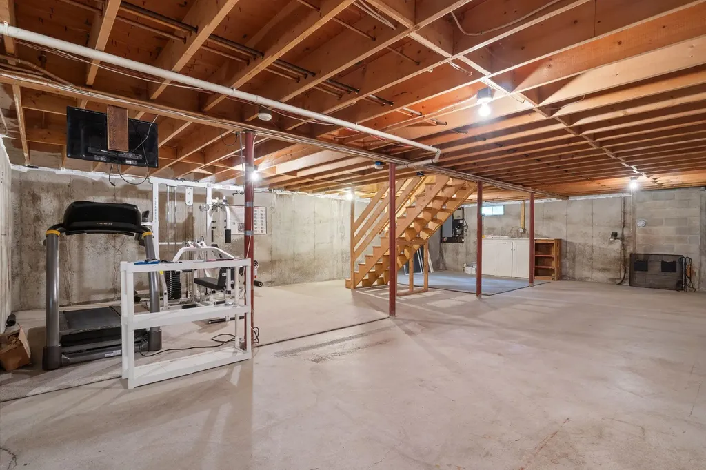 19 Lakeside Drive Falmouth ME 04105