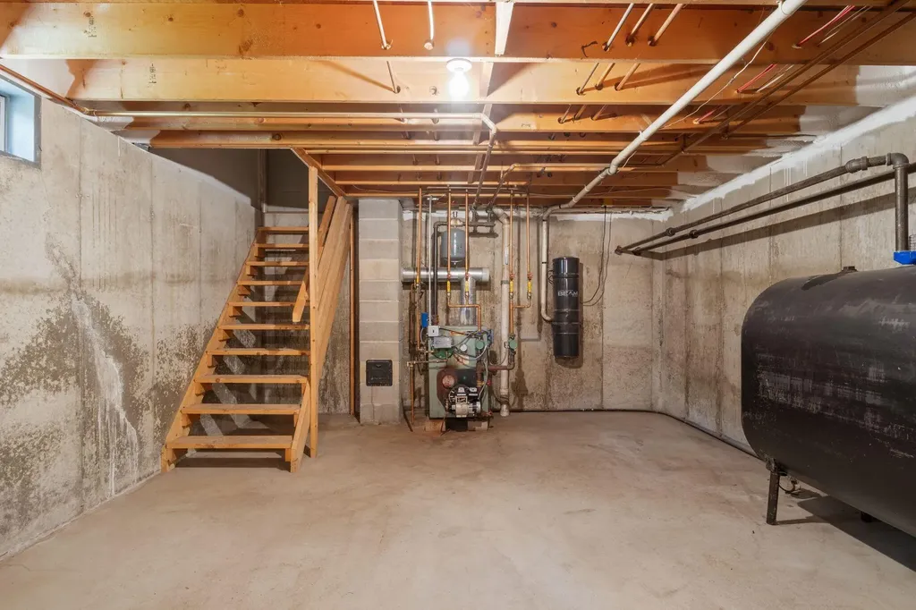 19 Lakeside Drive Falmouth ME 04105