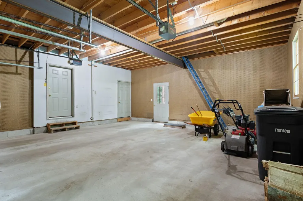 19 Lakeside Drive Falmouth ME 04105