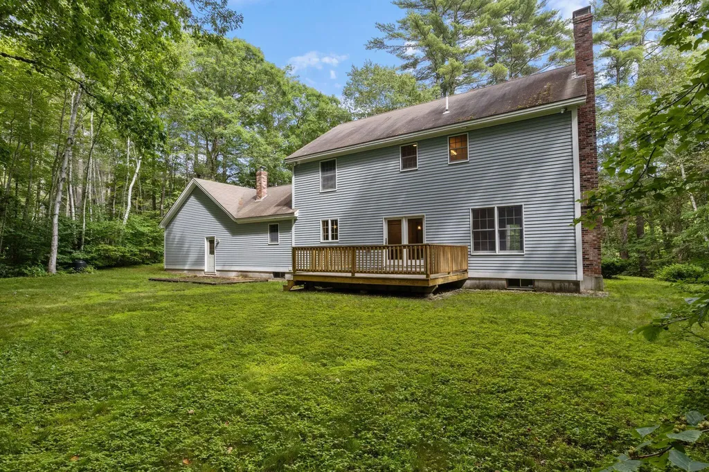19 Lakeside Drive Falmouth ME 04105