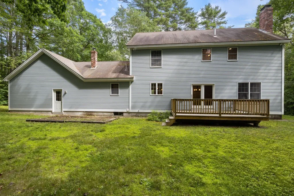 19 Lakeside Drive Falmouth ME 04105