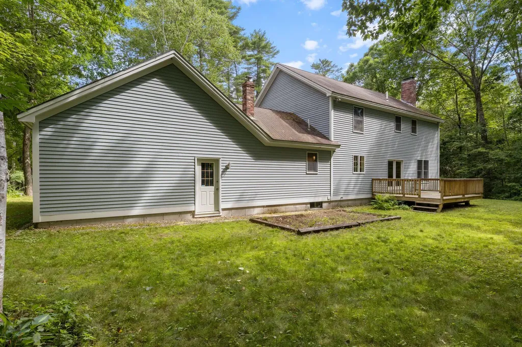 19 Lakeside Drive Falmouth ME 04105