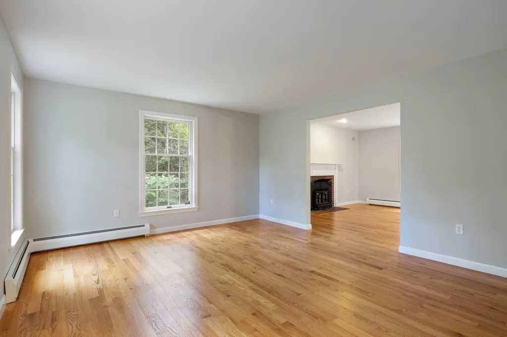 19 Lakeside Drive Falmouth ME 04105