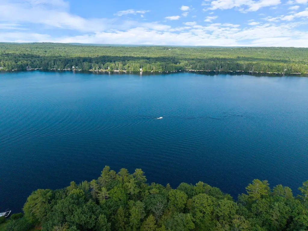 19 Lakeside Drive Falmouth ME 04105