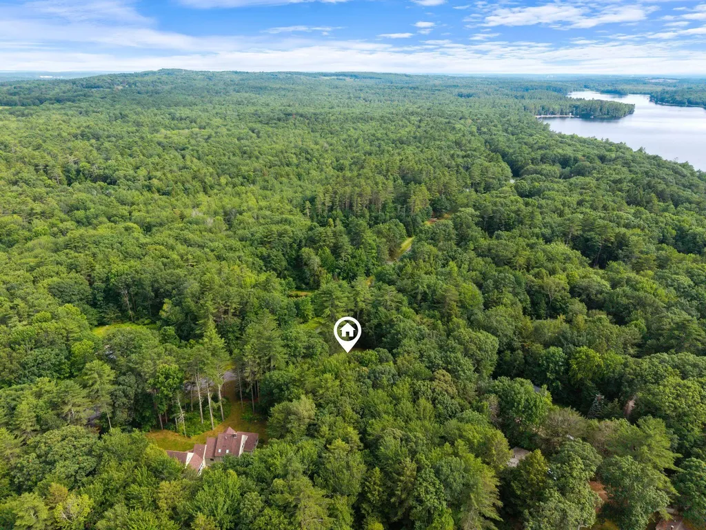 19 Lakeside Drive Falmouth ME 04105