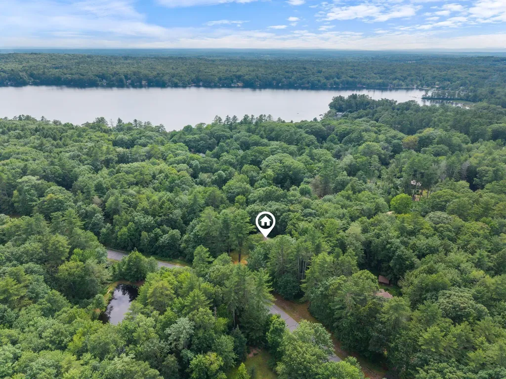19 Lakeside Drive Falmouth ME 04105