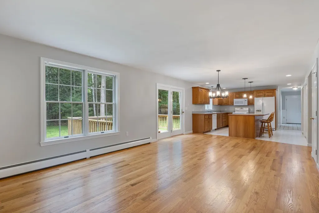 19 Lakeside Drive Falmouth ME 04105