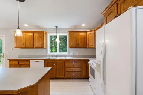 19 Lakeside Drive Falmouth ME 04105