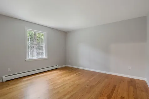 19 Lakeside Drive Falmouth ME 04105