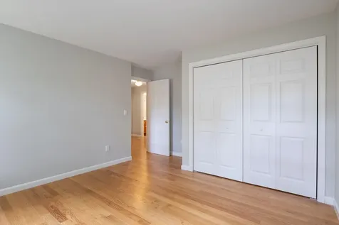 19 Lakeside Drive Falmouth ME 04105