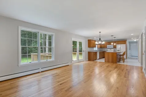 19 Lakeside Drive Falmouth ME 04105