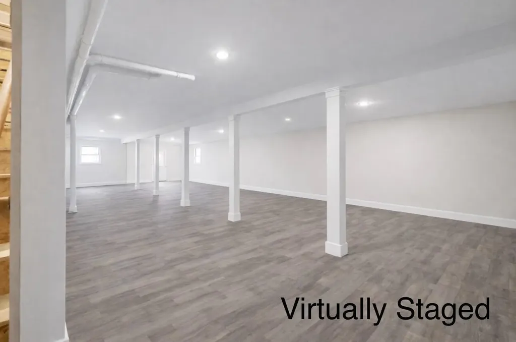 33 Woodbrey Lane Standish ME 04084