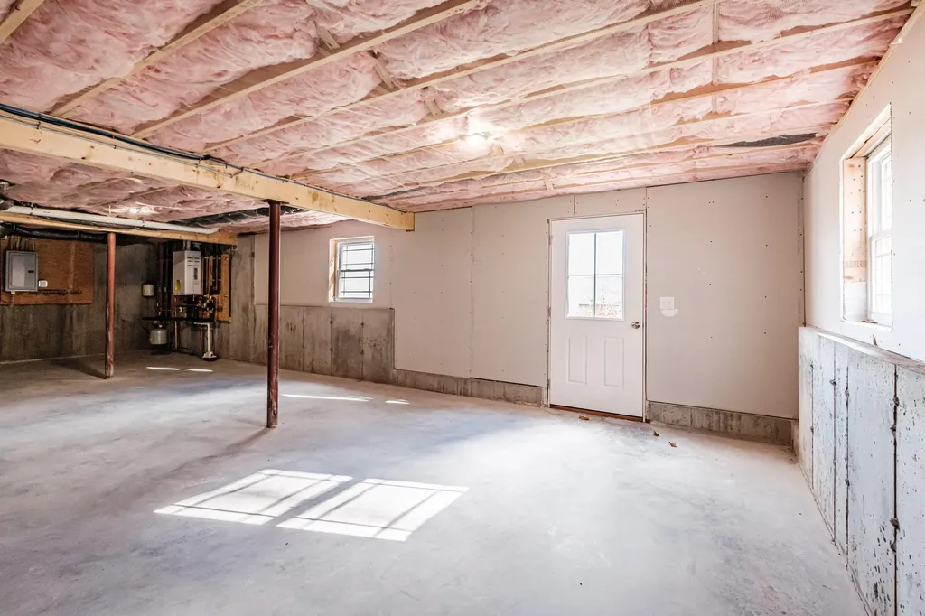 33 Woodbrey Lane Standish ME 04084
