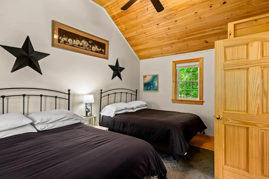 2076 Atlantic Highway Lincolnville ME 04849