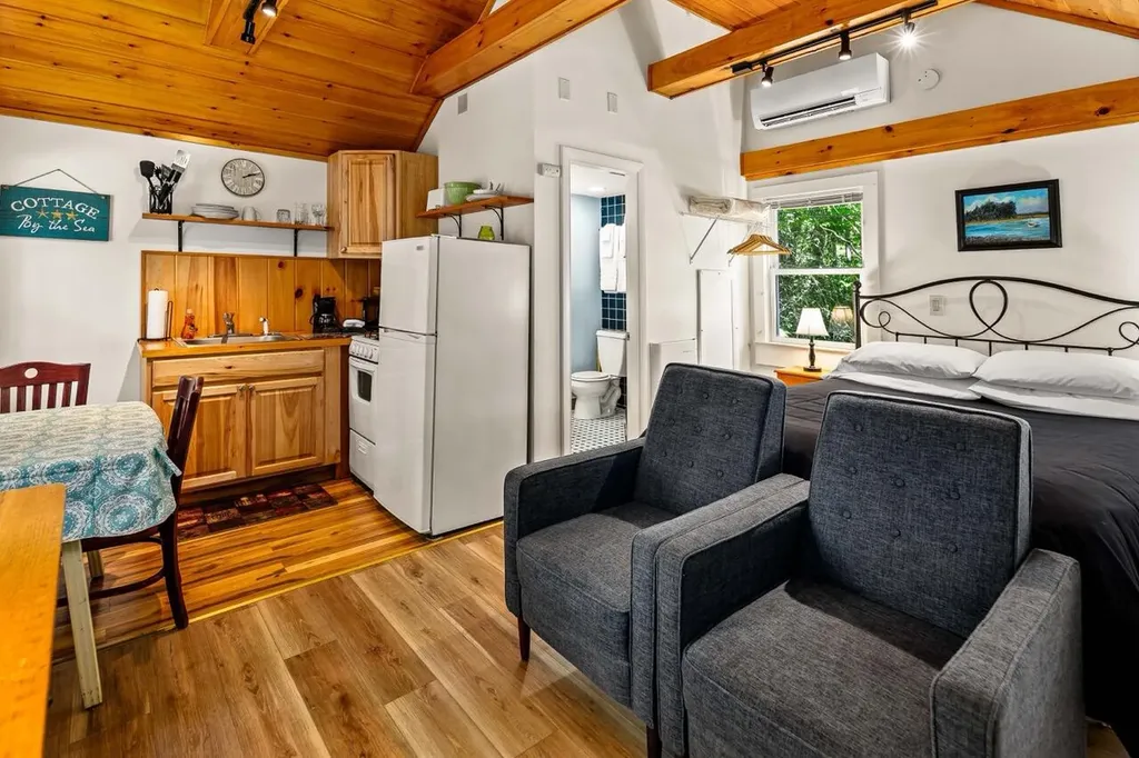 2076 Atlantic Highway Lincolnville ME 04849