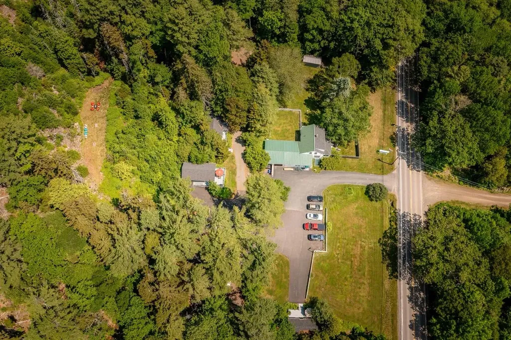 2076 Atlantic Highway Lincolnville ME 04849