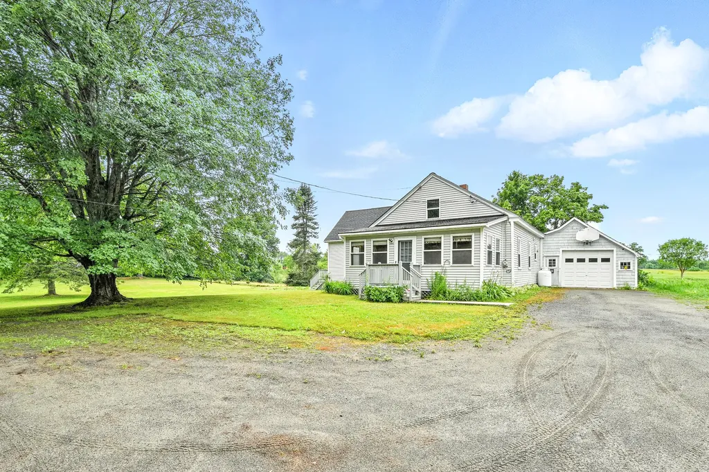 23 West Street Benton ME 04901