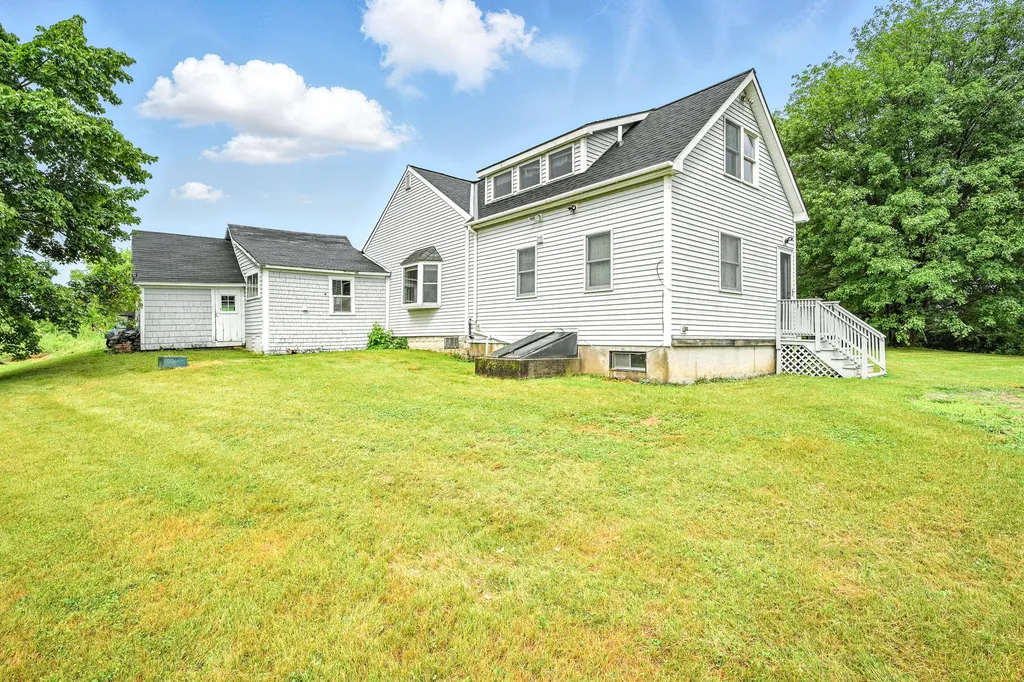 23 West Street Benton ME 04901