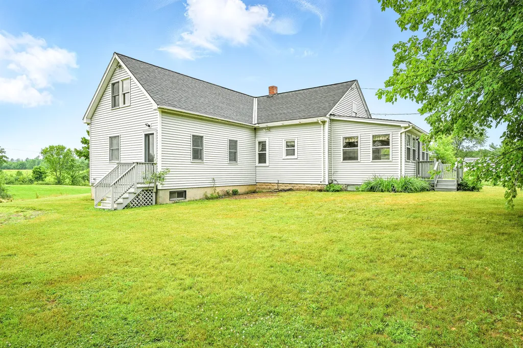 23 West Street Benton ME 04901