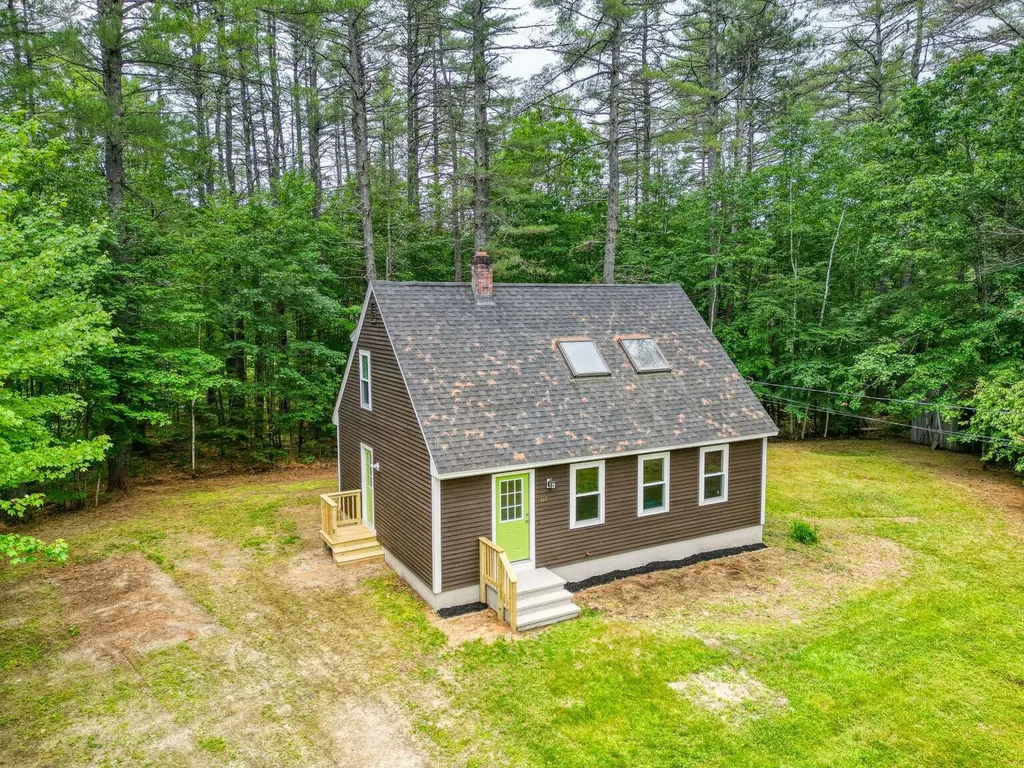 117 Badger Circle Limerick ME 04048