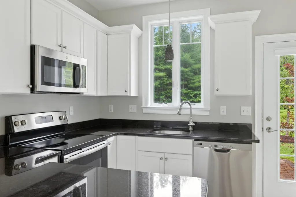 16 Frontier Way Arundel ME 04046