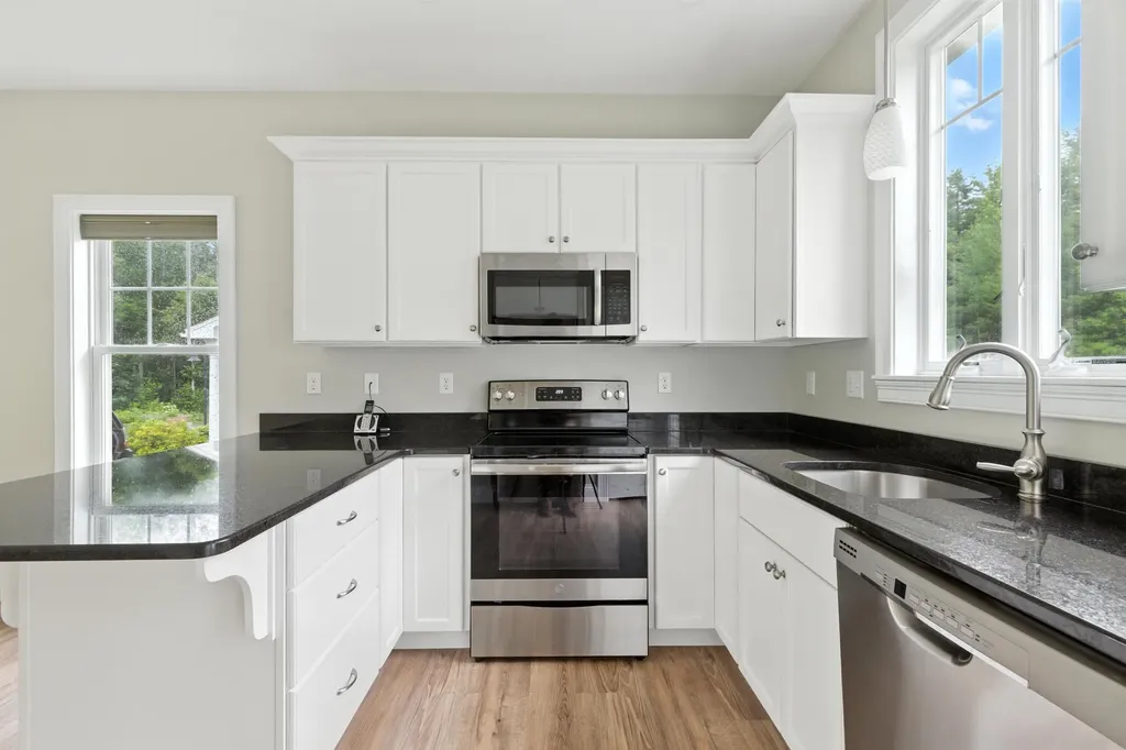 16 Frontier Way Arundel ME 04046